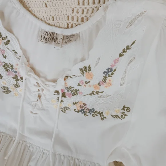 VINTAGE CHANCE ENCOUNTERS INDIA COTTON FLORAL EMBROIDERED LACE UP TIE MIDI DRESS - Picture 2 of 5